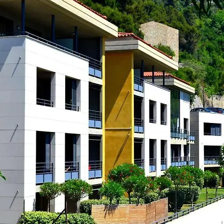 Apartmanhotel Eza Vista