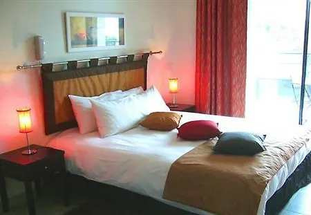 Eza Vista Aparthotel 4*